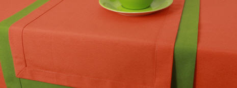 Große Tischdecke  in der Farbe orange. Tischläufer Frühlingsgrün